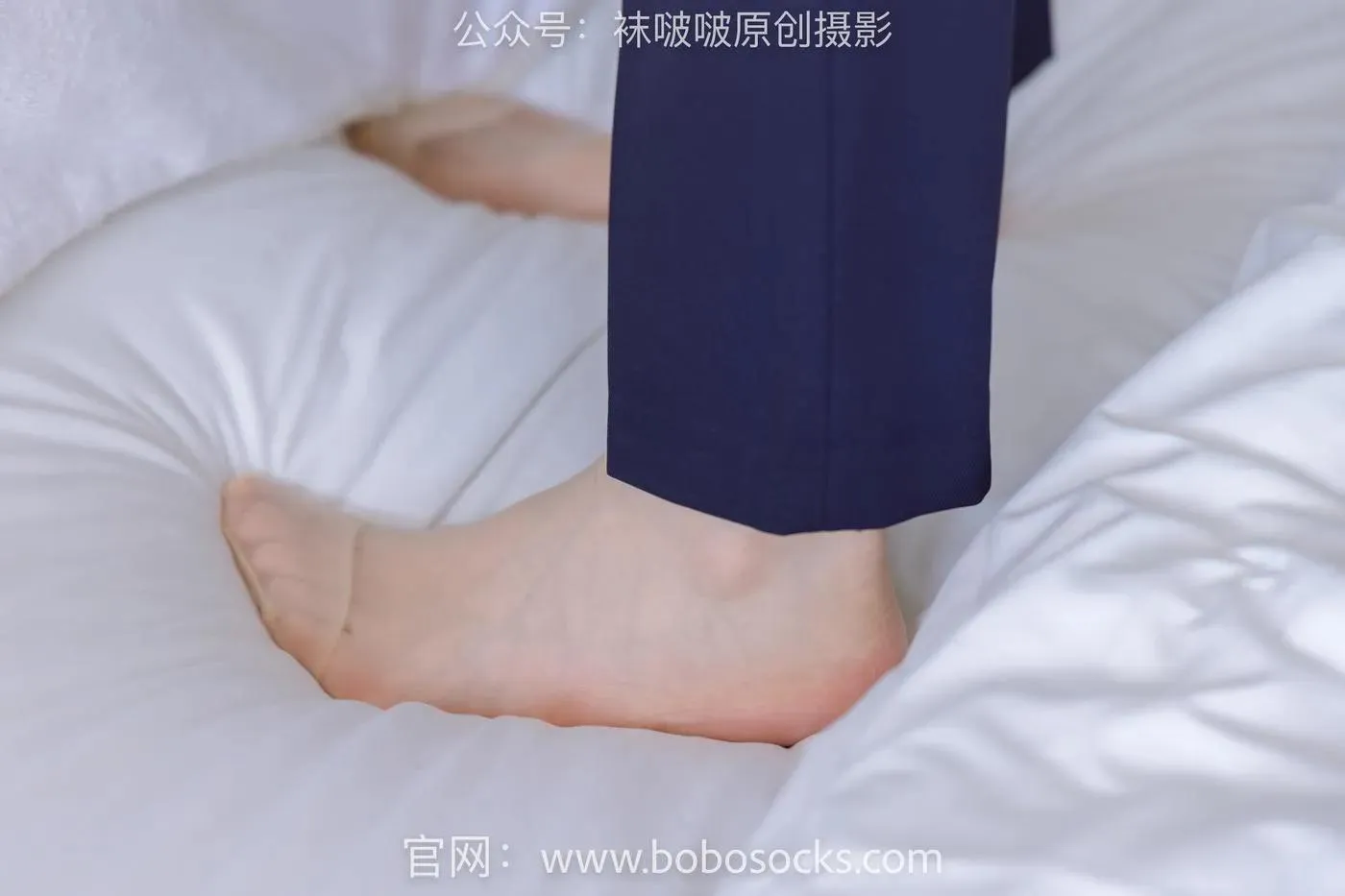 [BoBoSocks袜啵啵]NO.139 小甜豆-高跟鞋、短肉丝、空姐制服 [140P]插图3
